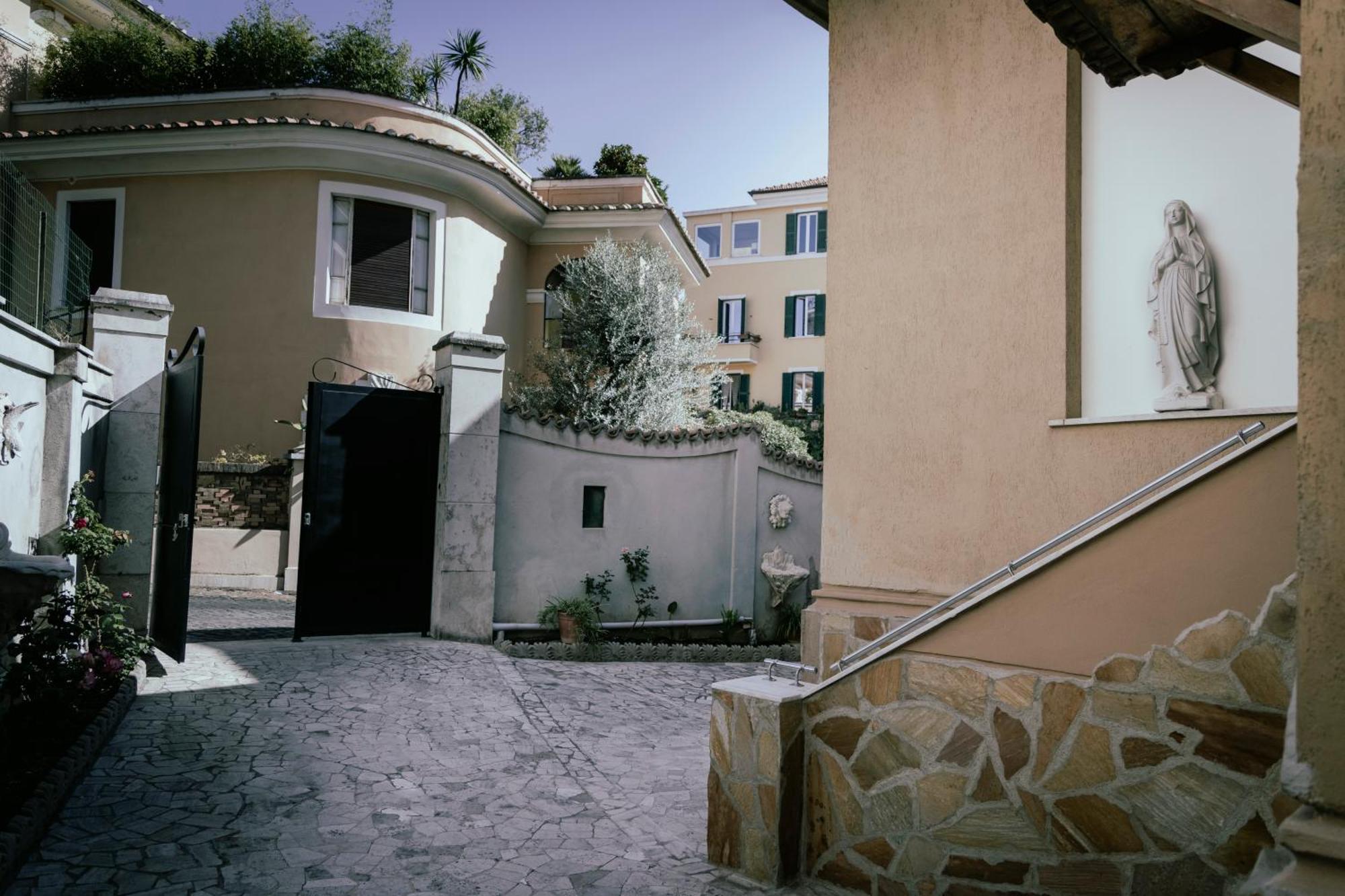 Guesthouse Aurora A.E. Rom Exterior foto