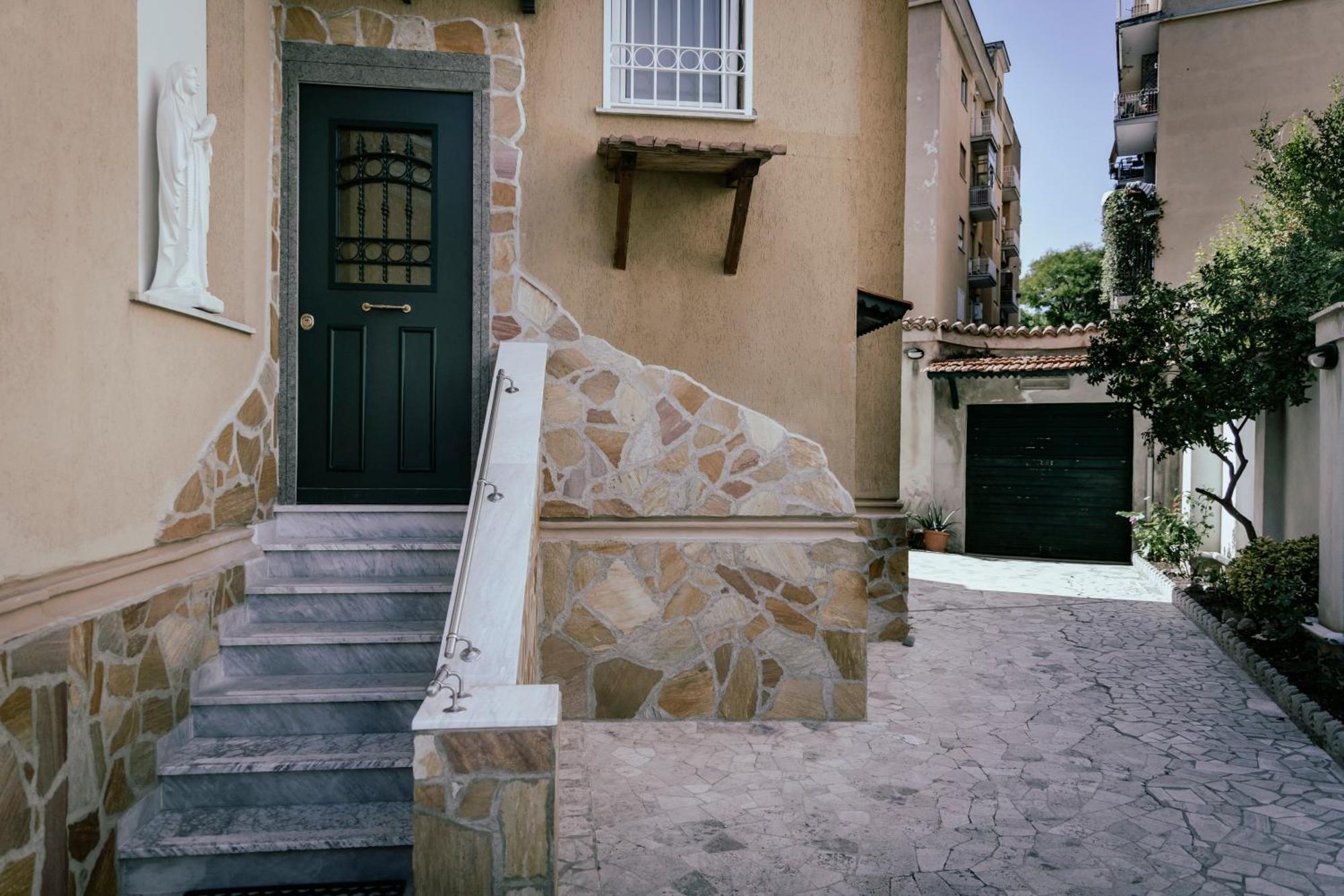 Guesthouse Aurora A.E. Rom Exterior foto